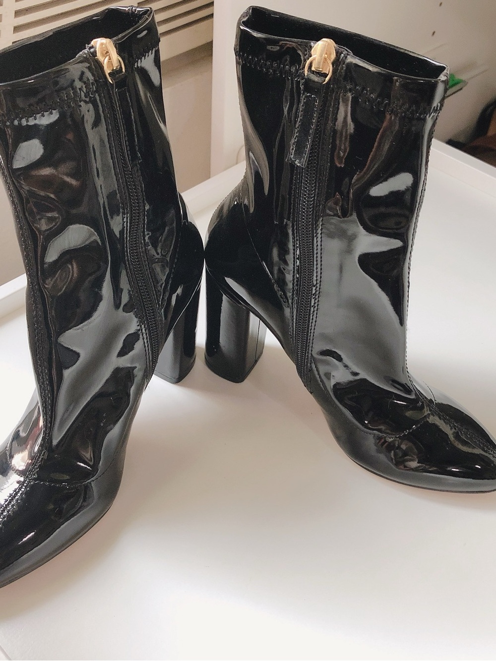 Steve Madden Black Patent Ankle Boots with Gold Zipper - Picture 2 of 3